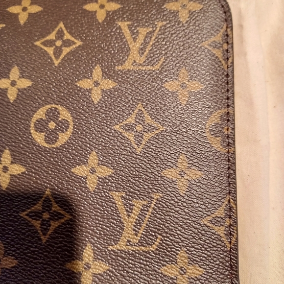 Louis Viutton wristlet - Picture 4 of 6